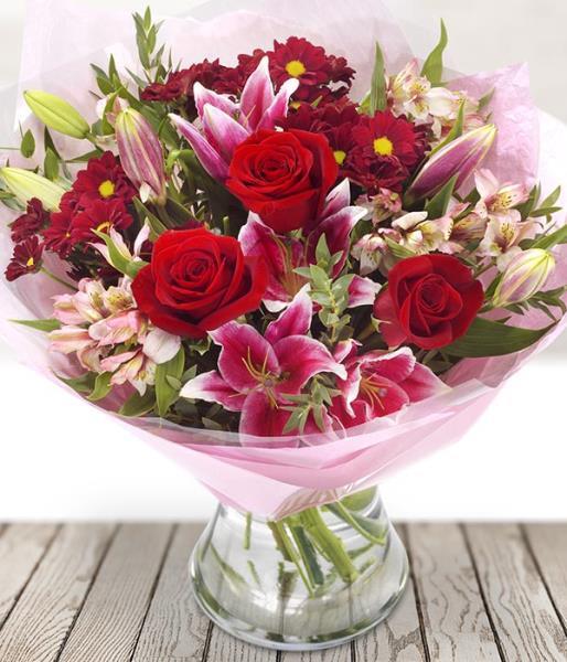 Lovable flower arrangement for this Valentines' day in 2022