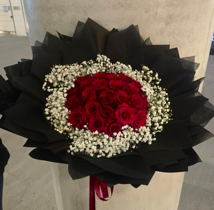 Roses With White Baby’s Breath