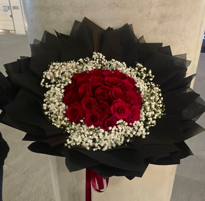 Roses With White Baby’s Breath