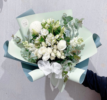 Graduation Bouquet 13 - ROSE &amp; CO