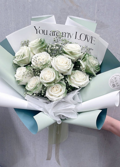 Roses Mix White Baby’s Breath - ROSE &amp; CO