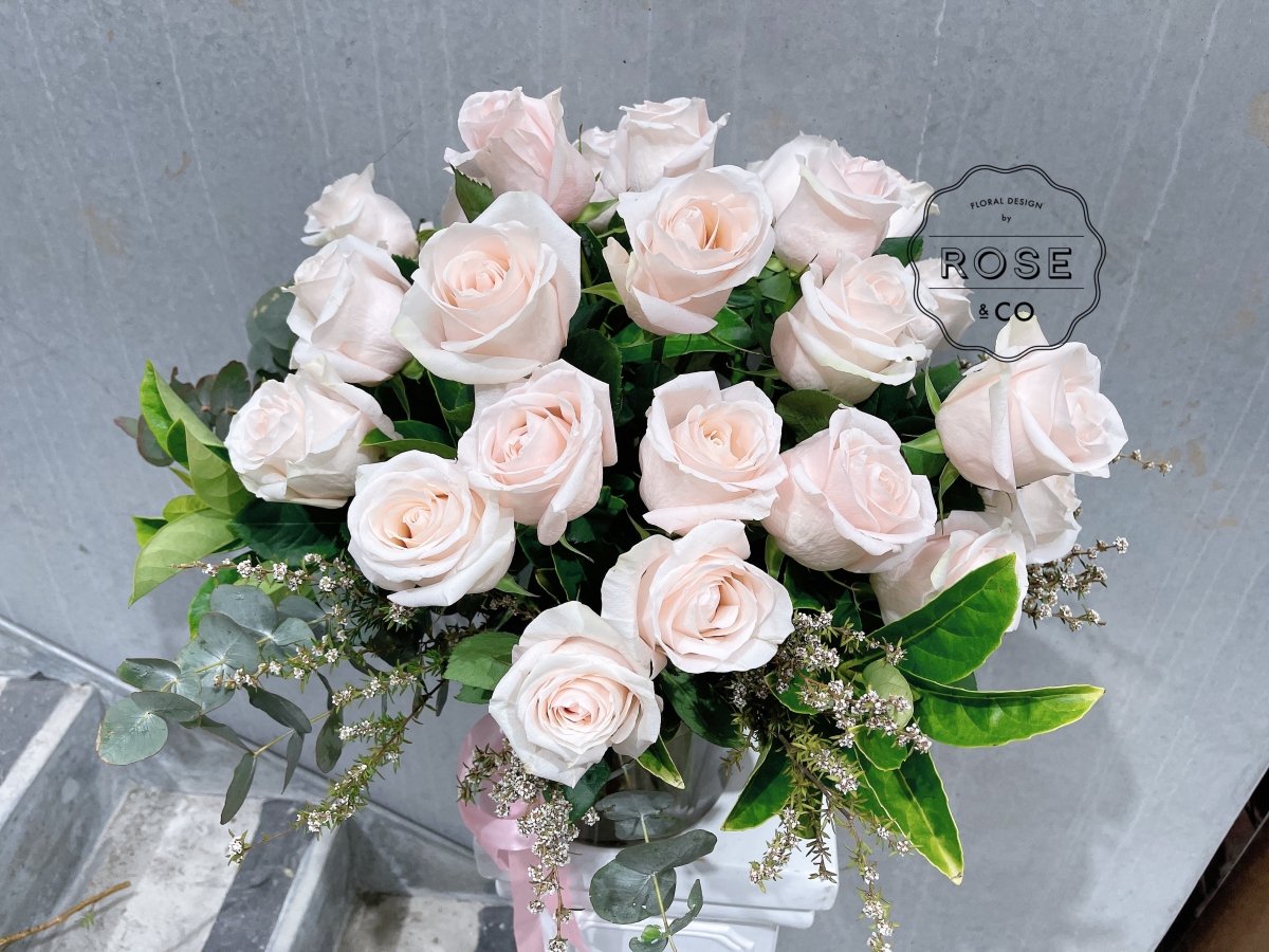 Roses Presented in a Vase - ROSE &amp; CO
